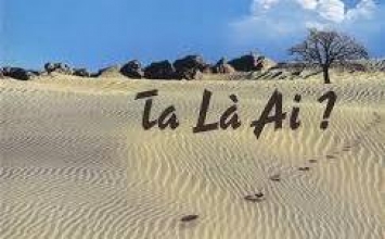Ta là ai?